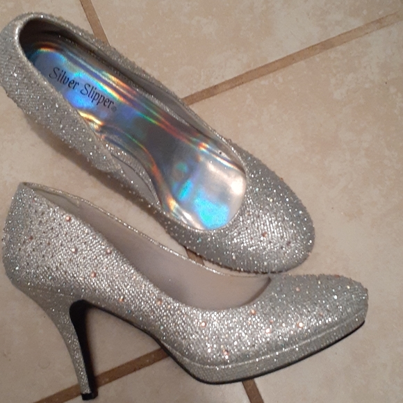 Heels - Picture 3 of 3